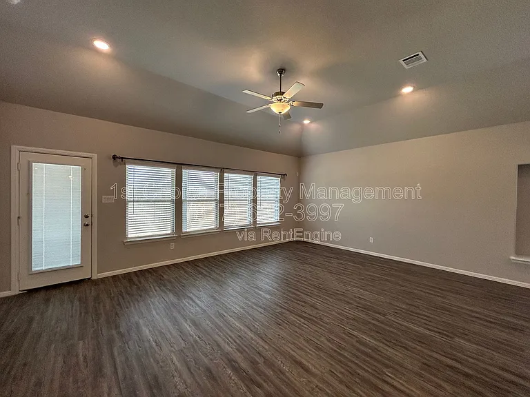8941 Lantana Meadow Dr — Photo 24