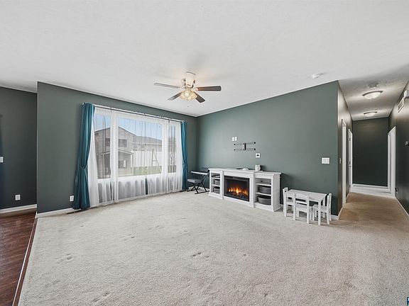4th image of 2855 W Rose St