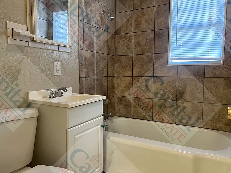 219 E Douglas Dr — Photo 11