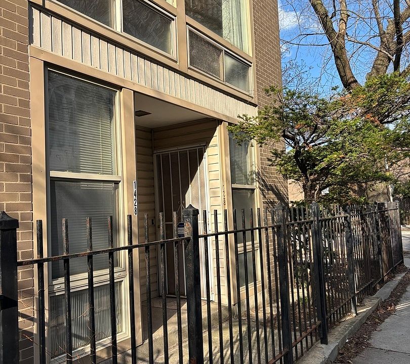 1st image of 1428 E 55th St