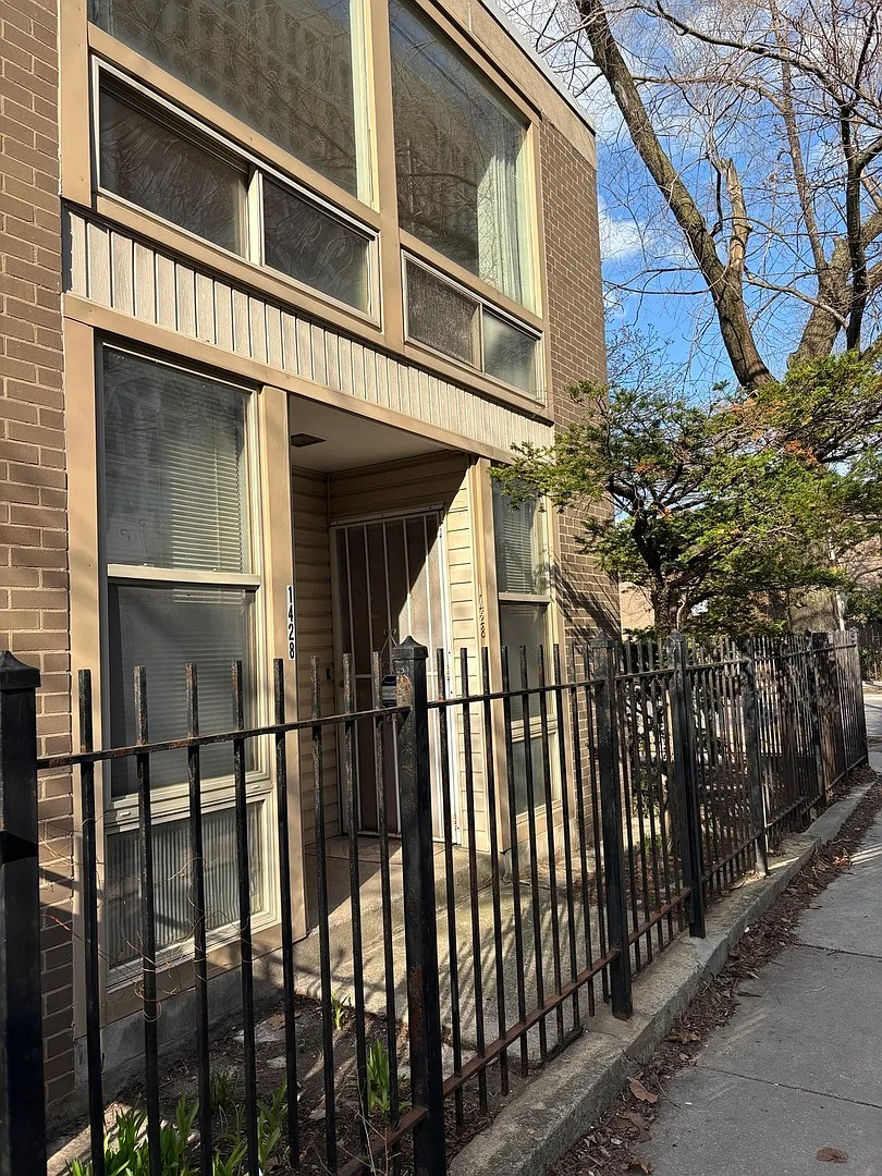 1428 E 55th St photo 1
