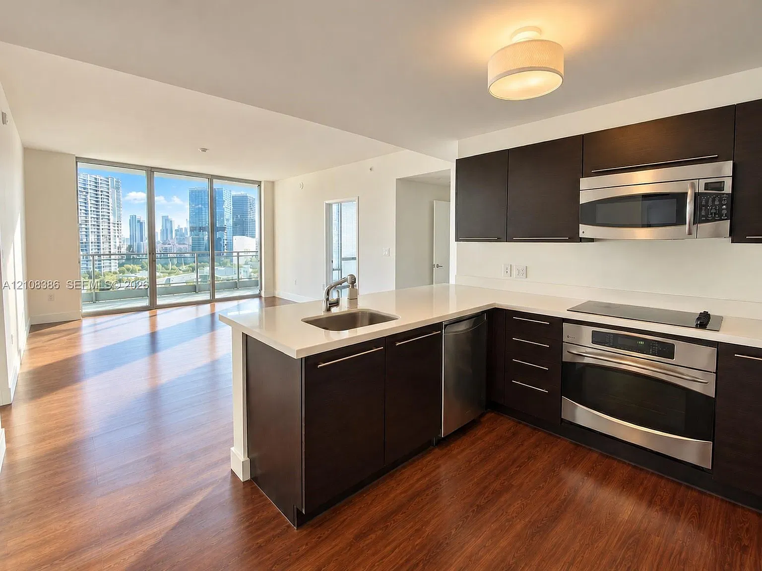 Ivy Condo — Photo 2