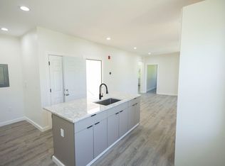 208-210 Magnolia St, Hartford, CT 06112