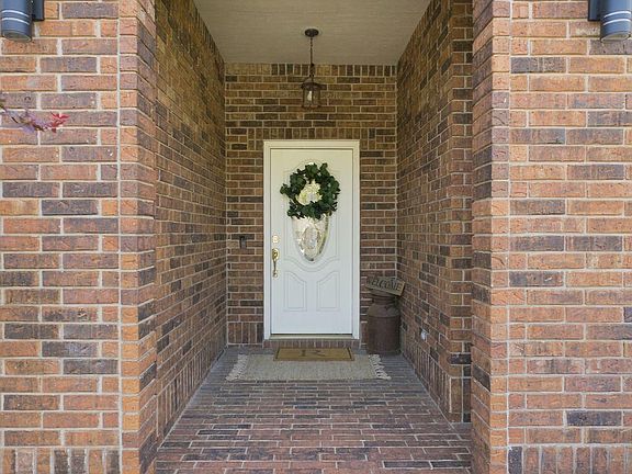 3rd image of 3214 S Oak Avenue