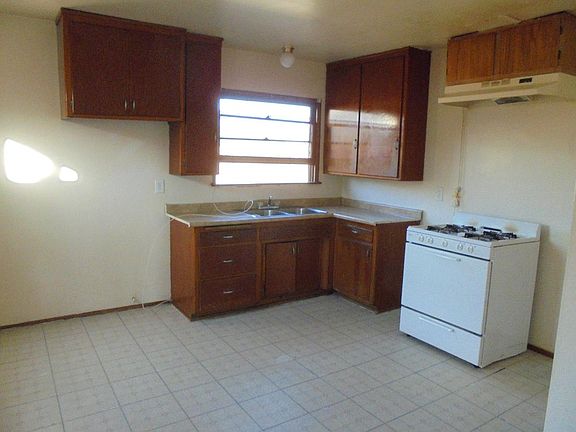 3rd image of 9027 Pentland St
