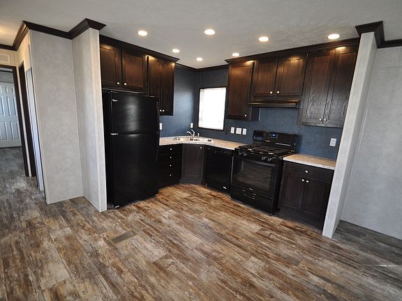 4th image of 230 Forest Blvd