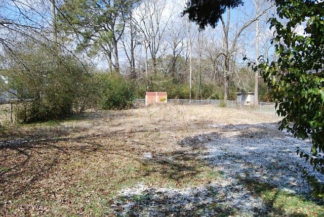 2nd image of 703 Caruthers Rd
