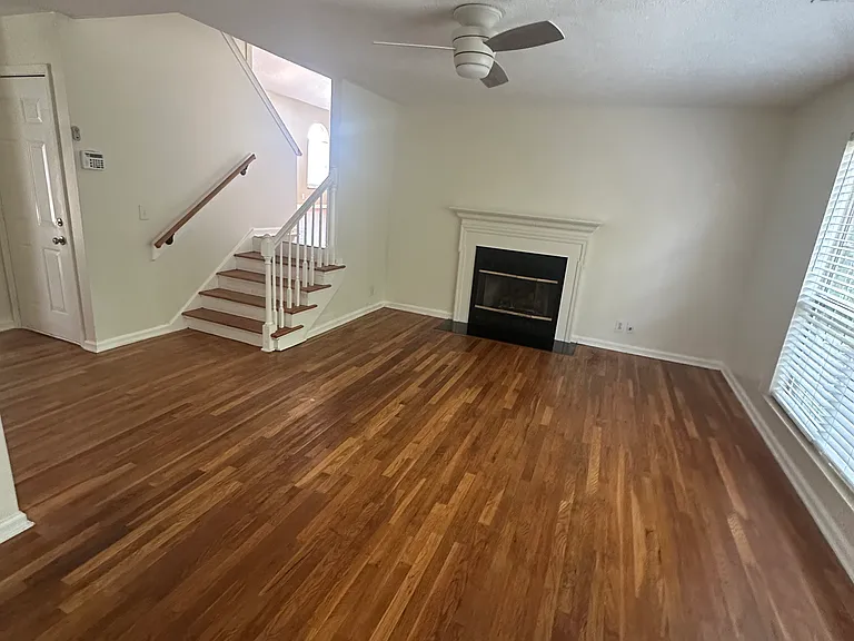 106 Jamestown Pl — Photo 4