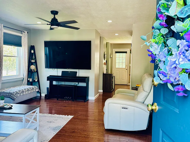 125 Cadogan Way — Photo 4