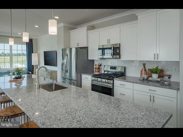 2191 Winterberry Ln — Photo 2