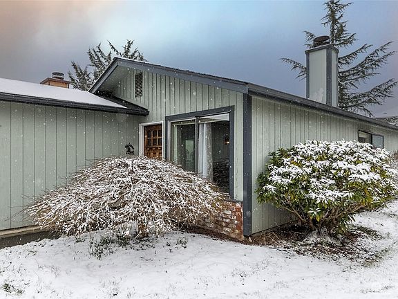 2nd image of 10025 54th Drive NE