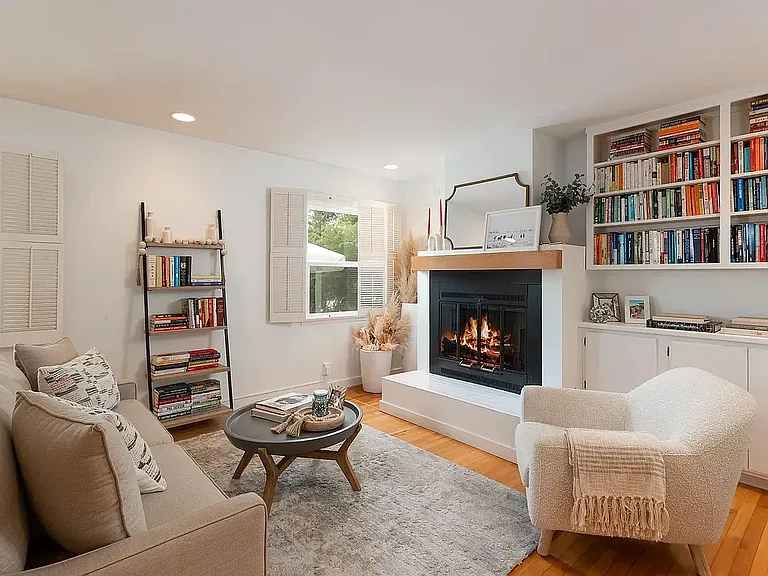 3062 Lucinda Ln — Photo 6