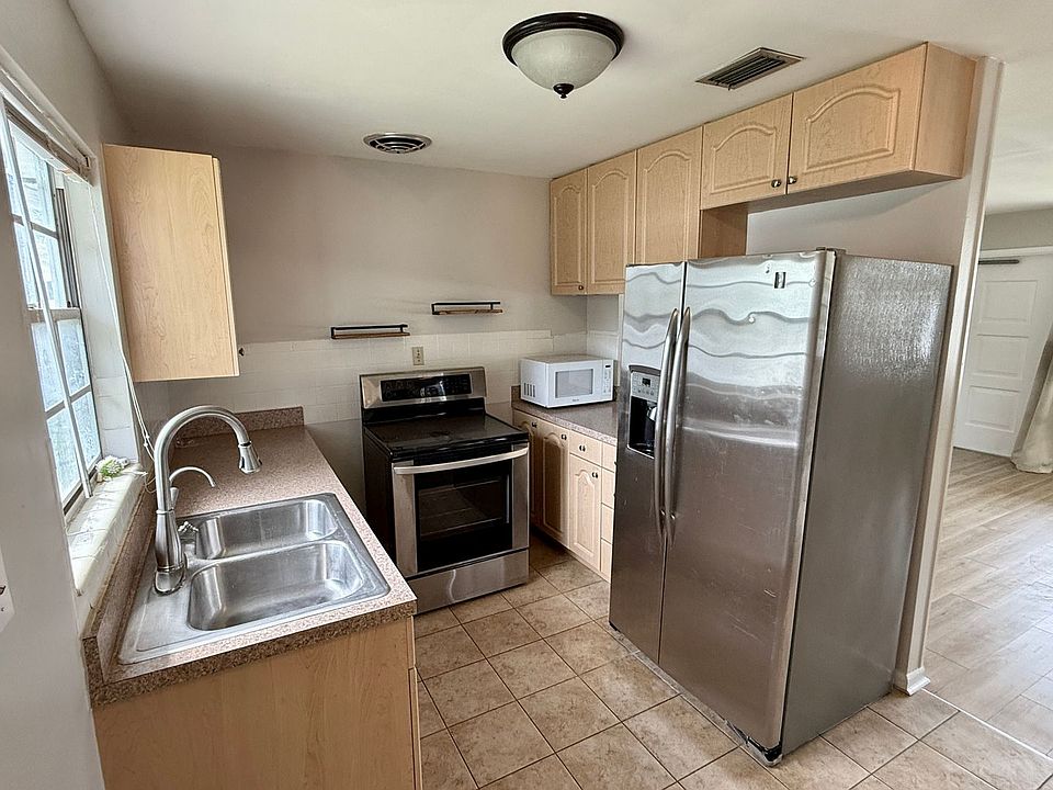 1st image of 4416 W Fairview Hts