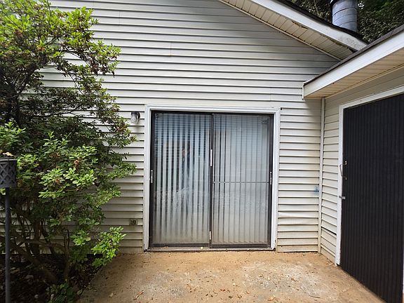 3rd image of 1495 Oakpointe Dr SW #C