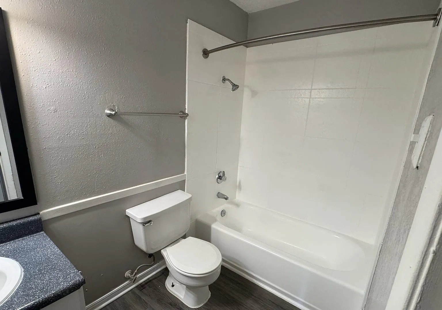 2 bed, 1000 sqft, $999 — Photo 2