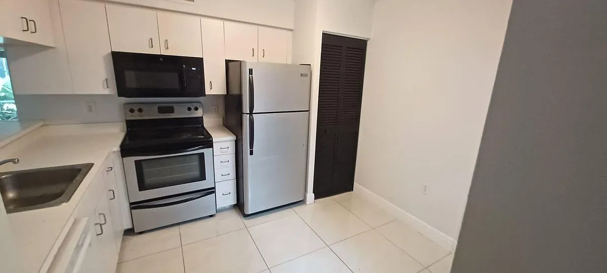 2 bed, 2.0 bath, 1080 sqft, $1,900 — Photo 2