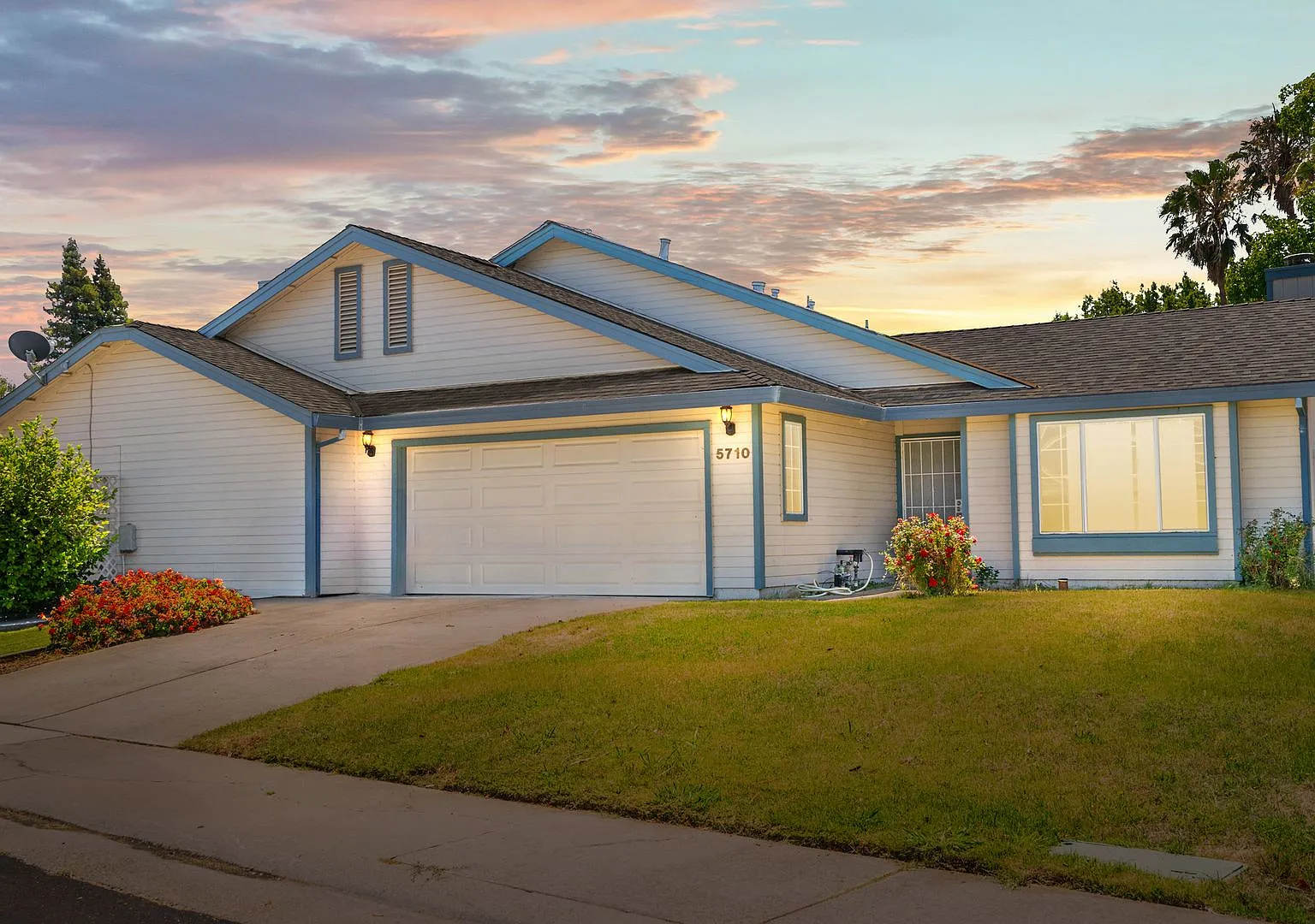 3 Bedroom 2 bath in Elk Grove! The Willows — Photo 1