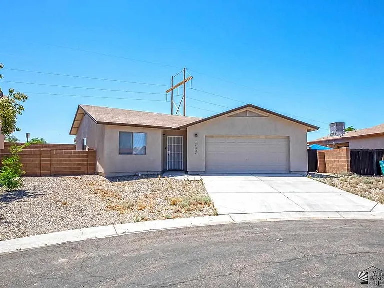 10490 S Typhoon Ave — Photo 2