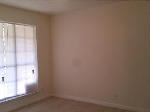 3rd image of 1116 Sherwood Dr