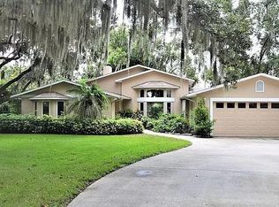 32525 Lakeshore Dr, Tavares, FL 32778