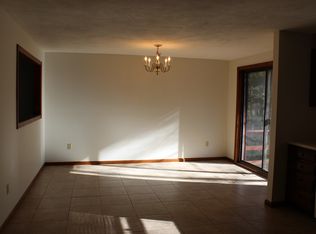 562 Dedham St, Wrentham, MA 02093