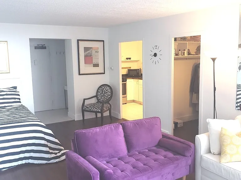 253 E Delaware Pl #17 — Photo 3