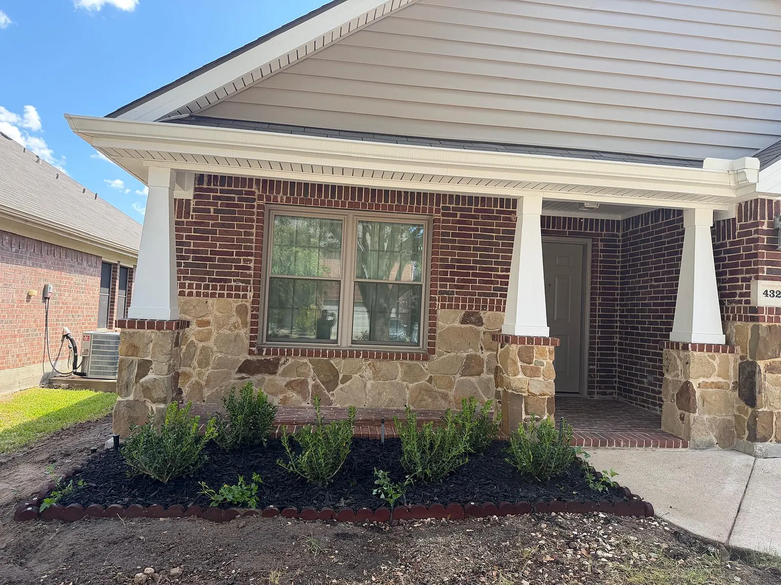 3 bed, 1886 sqft, $2,500 — Photo 2