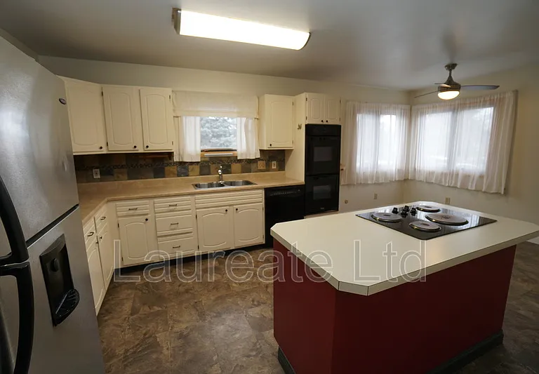 1240 Jefferson Ave — Photo 16