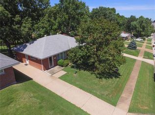 8205 Mackenzie Rd, Saint Louis, MO 63123