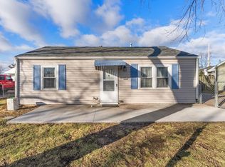 7106 N Pine St, Davenport, IA 52806