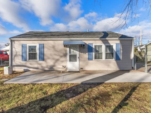 7106 N Pine St, Davenport, IA 52806