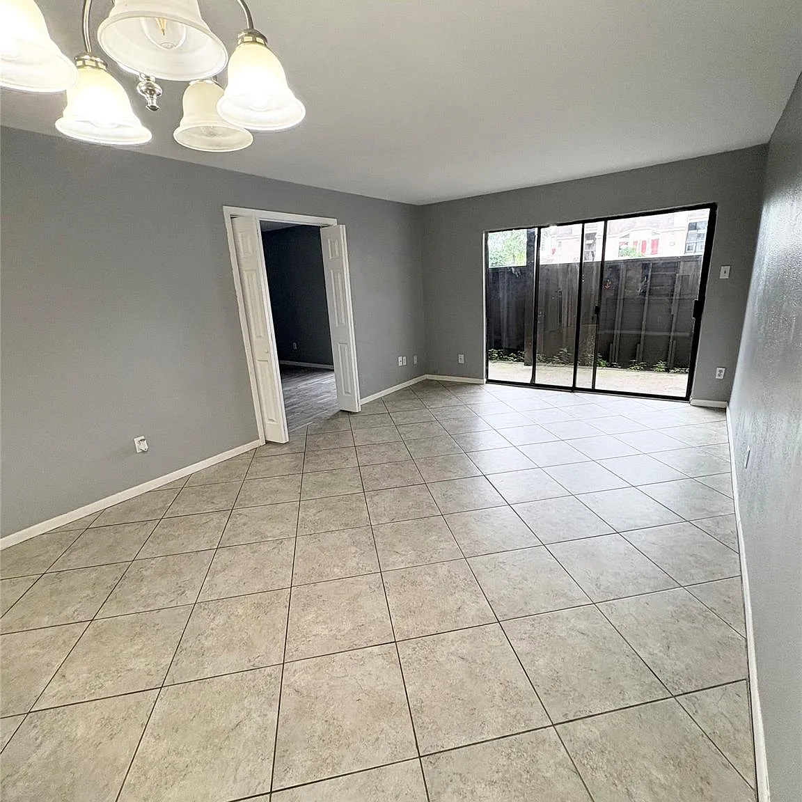 1 bed, 1.0 bath, 742 sqft, $1,000 — Photo 4