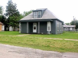 323 W Fulton Ave, Blackwell, OK 74631