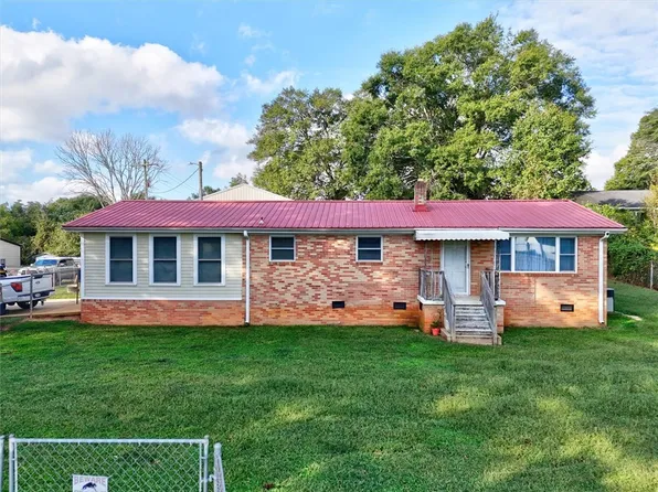 226 S Fish Trap Rd, Greenville, SC 29611