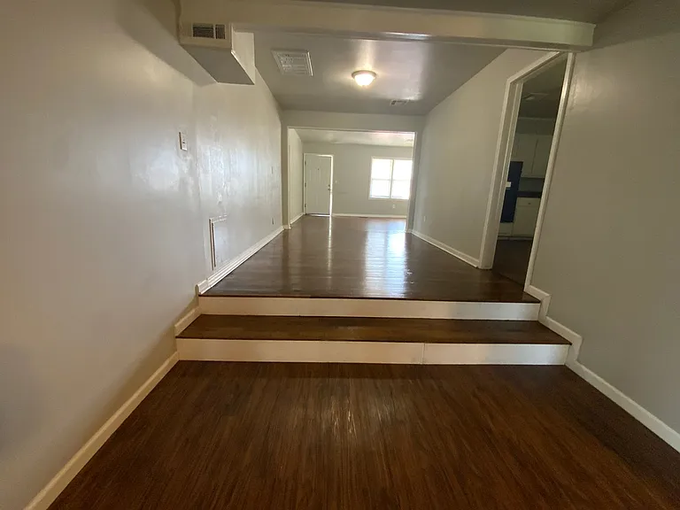 4206 N Donald Ave — Photo 4