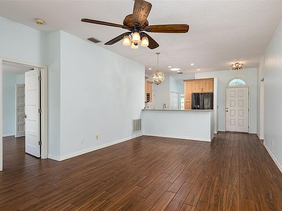 5th image of 818 Franklin Cir