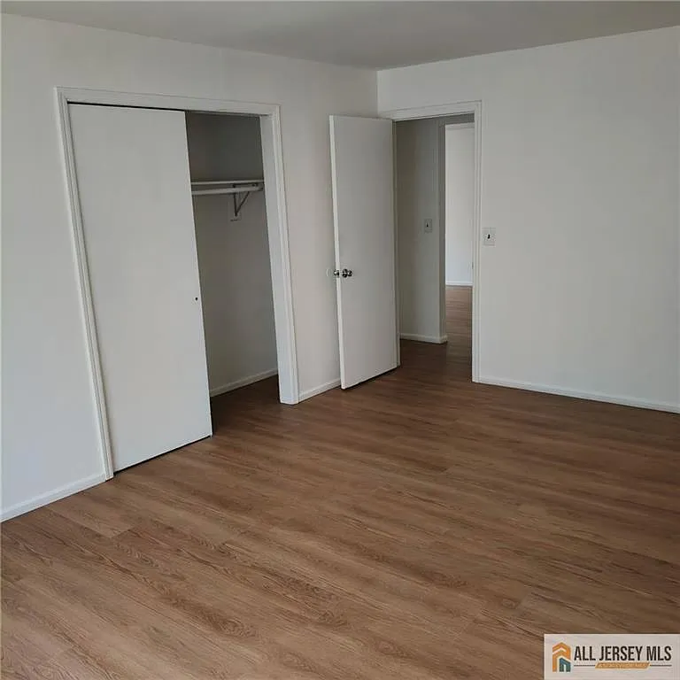 2 bed, 1.0 bath, 884 sqft, $2,000 — Photo 4