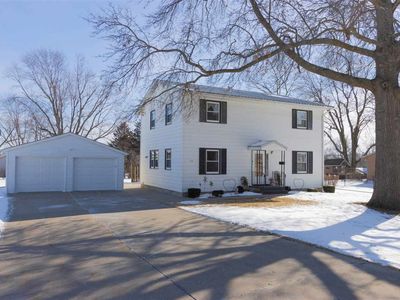 110 Green Meadows Dr, Washington, IA, 52353