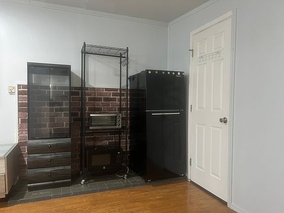 2nd image of 16405 NE 12th St