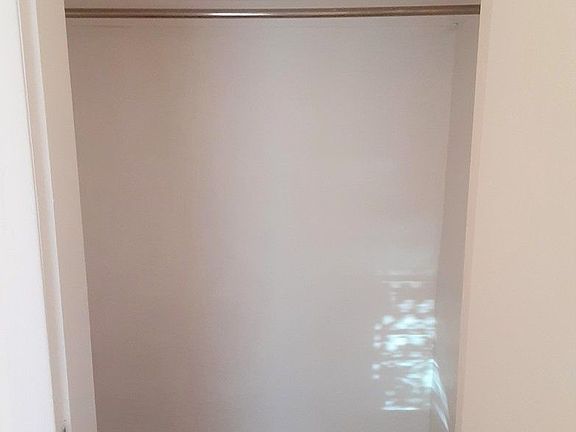 5th image of 216 E 17th St APT 4R