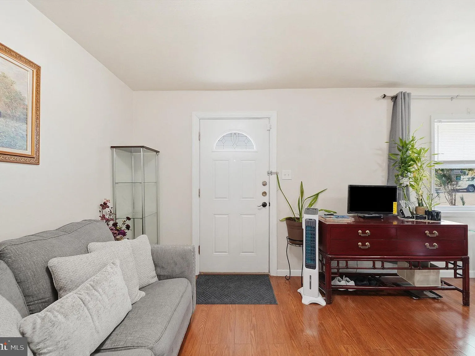 4 bed, 2.0 bath, 1080 sqft, $2,800 — Photo 2