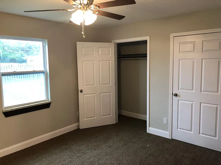 507 Carmen St — Photo 15