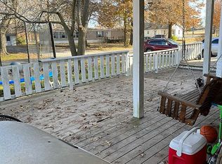 300 South St, Cisne, IL 62823