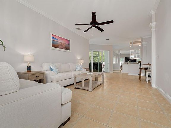 3rd image of 8253 Wild Oaks Cir