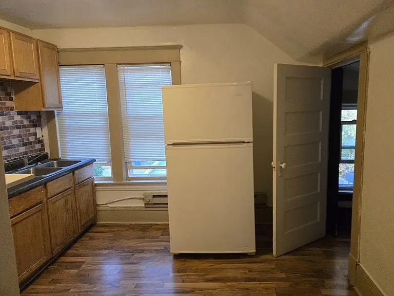 49 Cook Ave W #2 — Photo 6