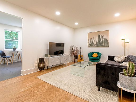 4th image of 3120 Ewingwood Dr