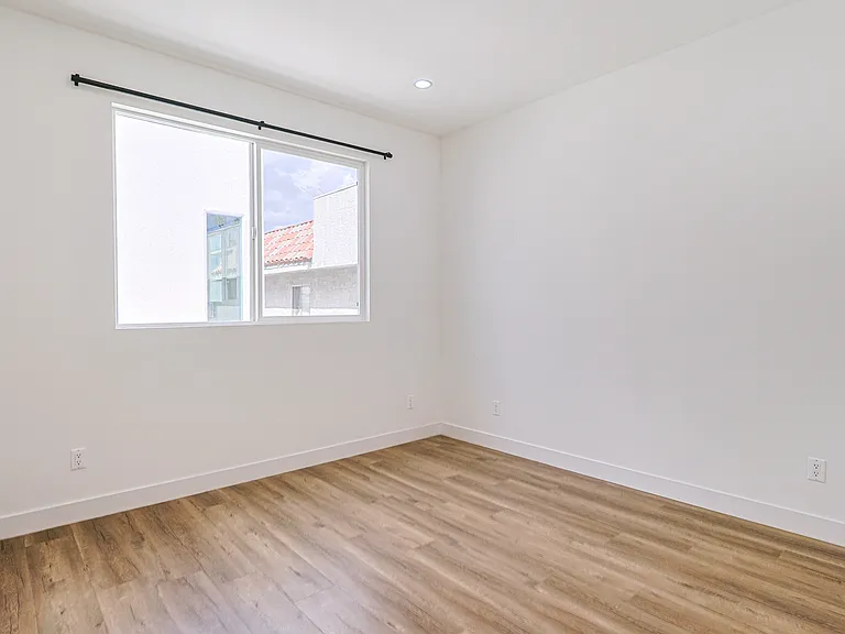 159 1/2 S Hoover St #2 — Photo 14