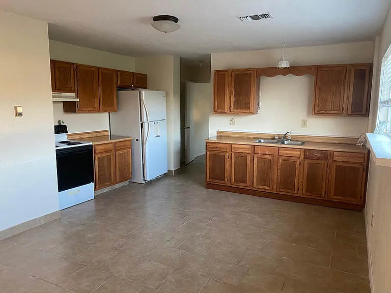 6429 FM 2218 Rd #B — Photo 3