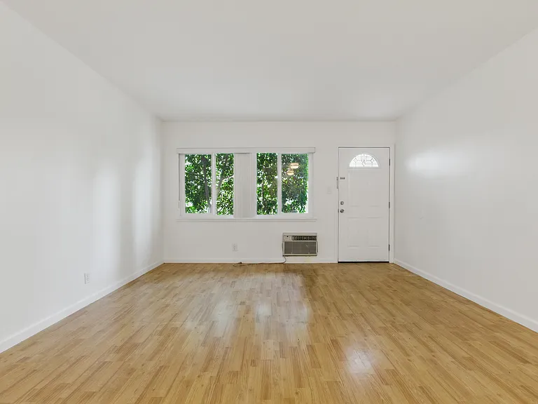 5804 Whitsett Ave #2 — Photo 8