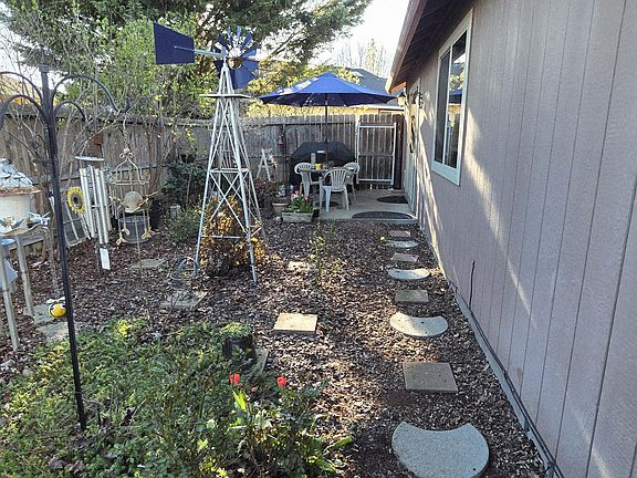 2nd image of 415 Marion Ln